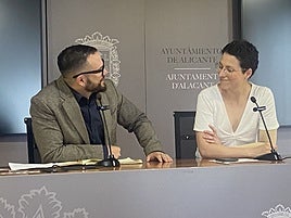 El portavoz de Compromís en el Ayuntamiento de Alicante, Rafa Mas, y la portavoz de la coalición de Les Corts.