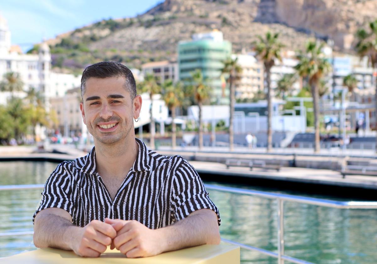 Imagen principal - Equipo de 'El poder del silencio' en Alicante.