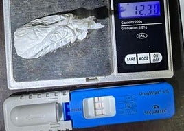 Los 12 gramos de metanfetaminas decomisados al conductor.