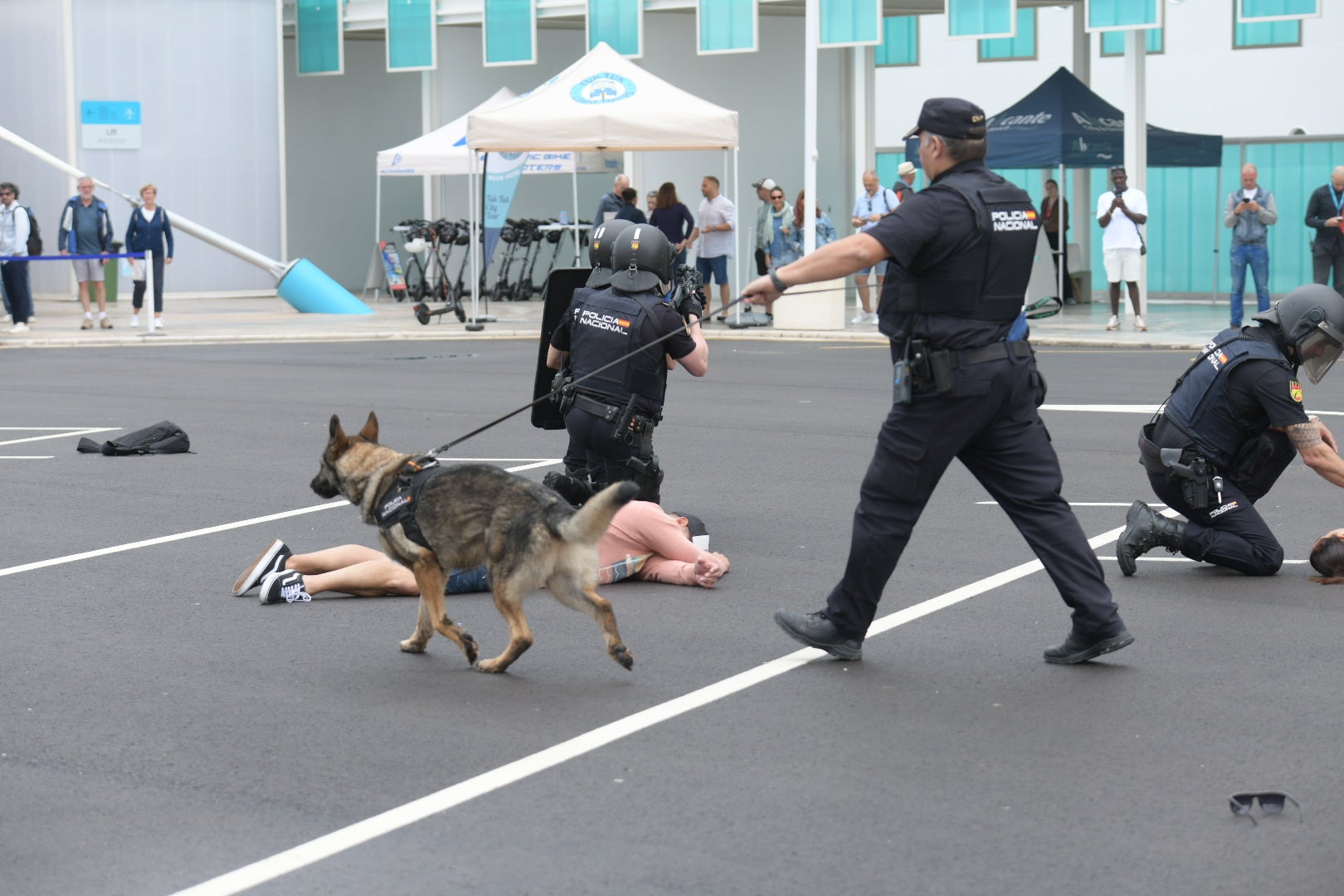 Las imágenes más impactantes del simulacro antiterrorista en Alicante