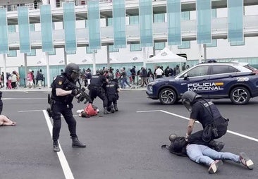 Vídeo: Así ha respondido la Policía ante un simulado ataque con cuchillo en la terminal de cruceros de Alicante