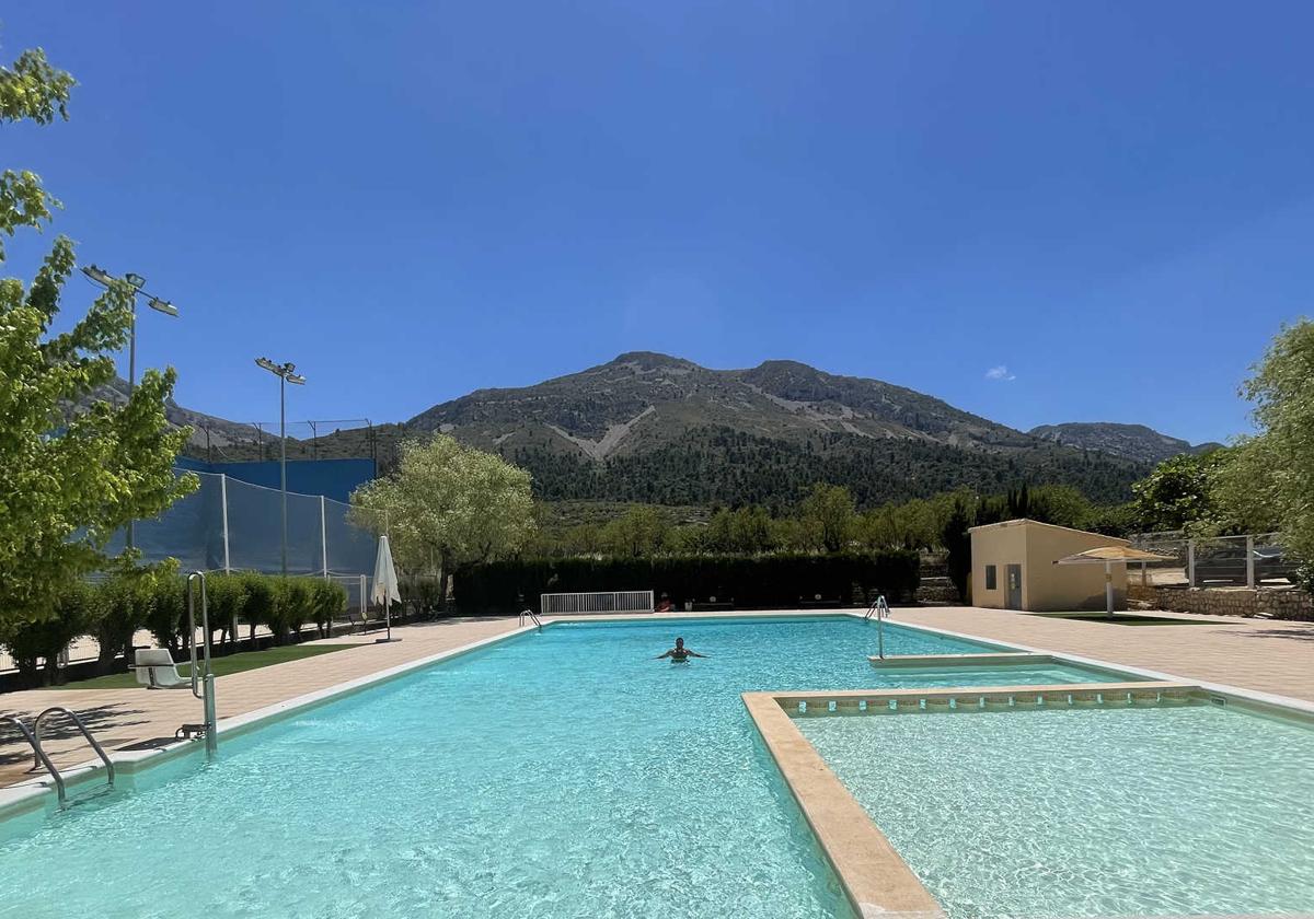 Joint Effort by Twenty Municipalities in Alicante to Avoid Summer Pool Closures