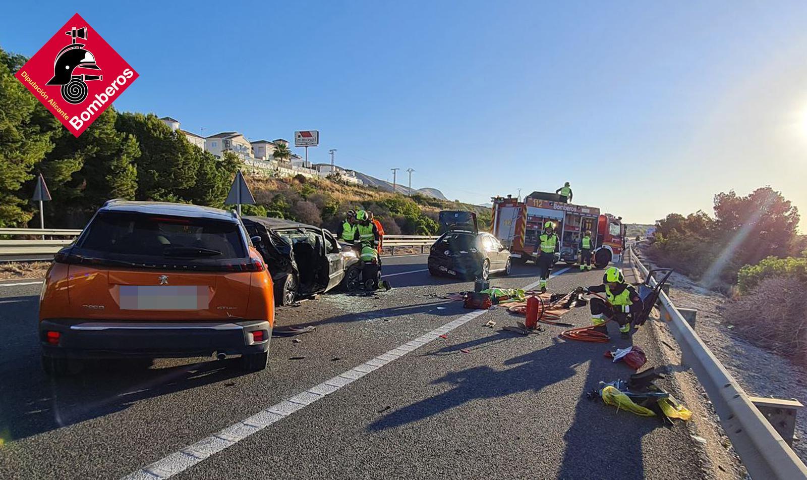 Aparatoso accidente en la AP-7 con una víctima mortal.