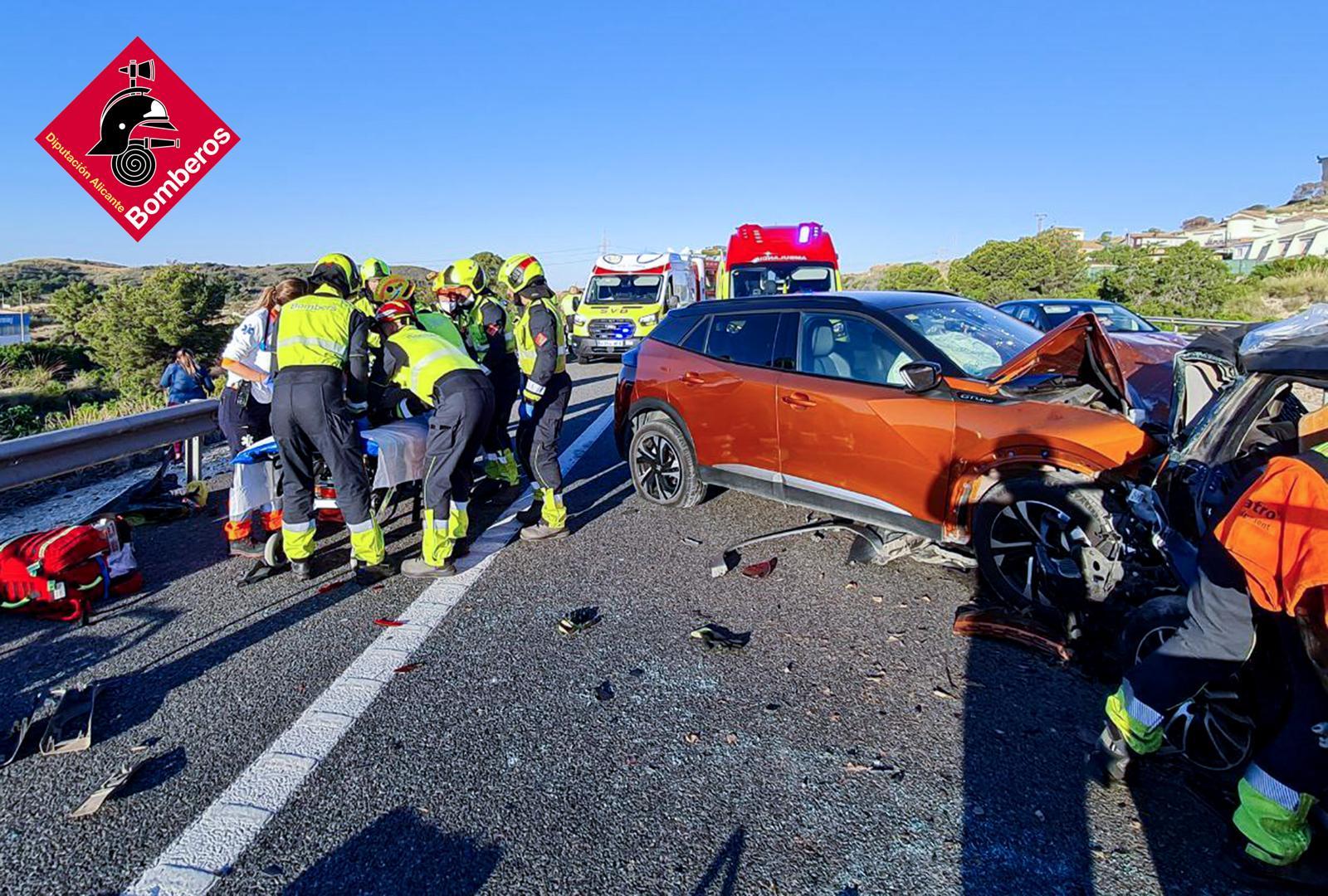 Aparatoso accidente en la AP-7 con una víctima mortal.