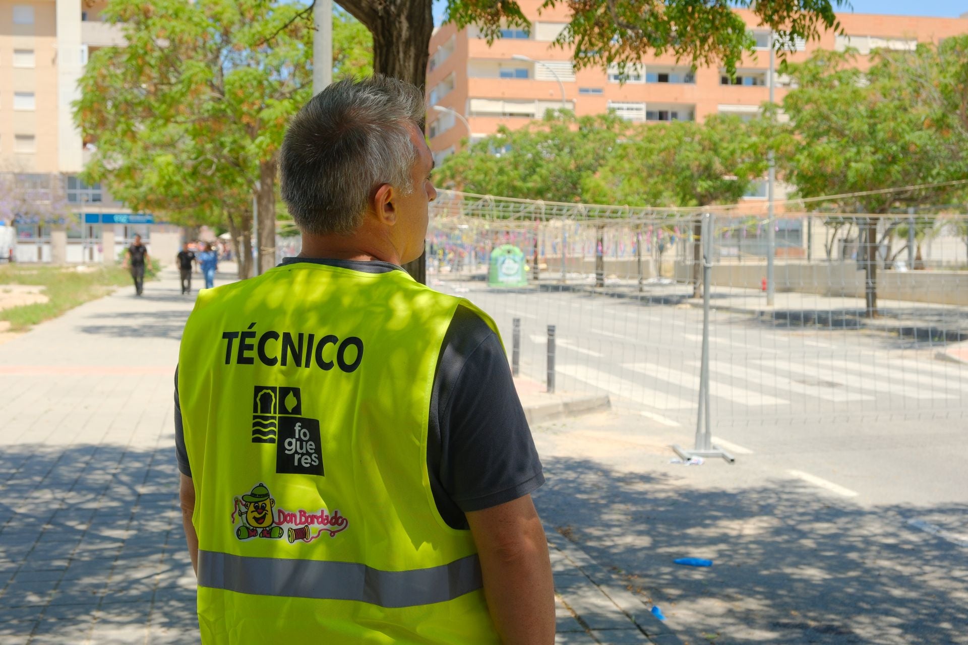 Alicante tiembla con la mascletà de Alpujarreña en el preámbulo de las Hogueras