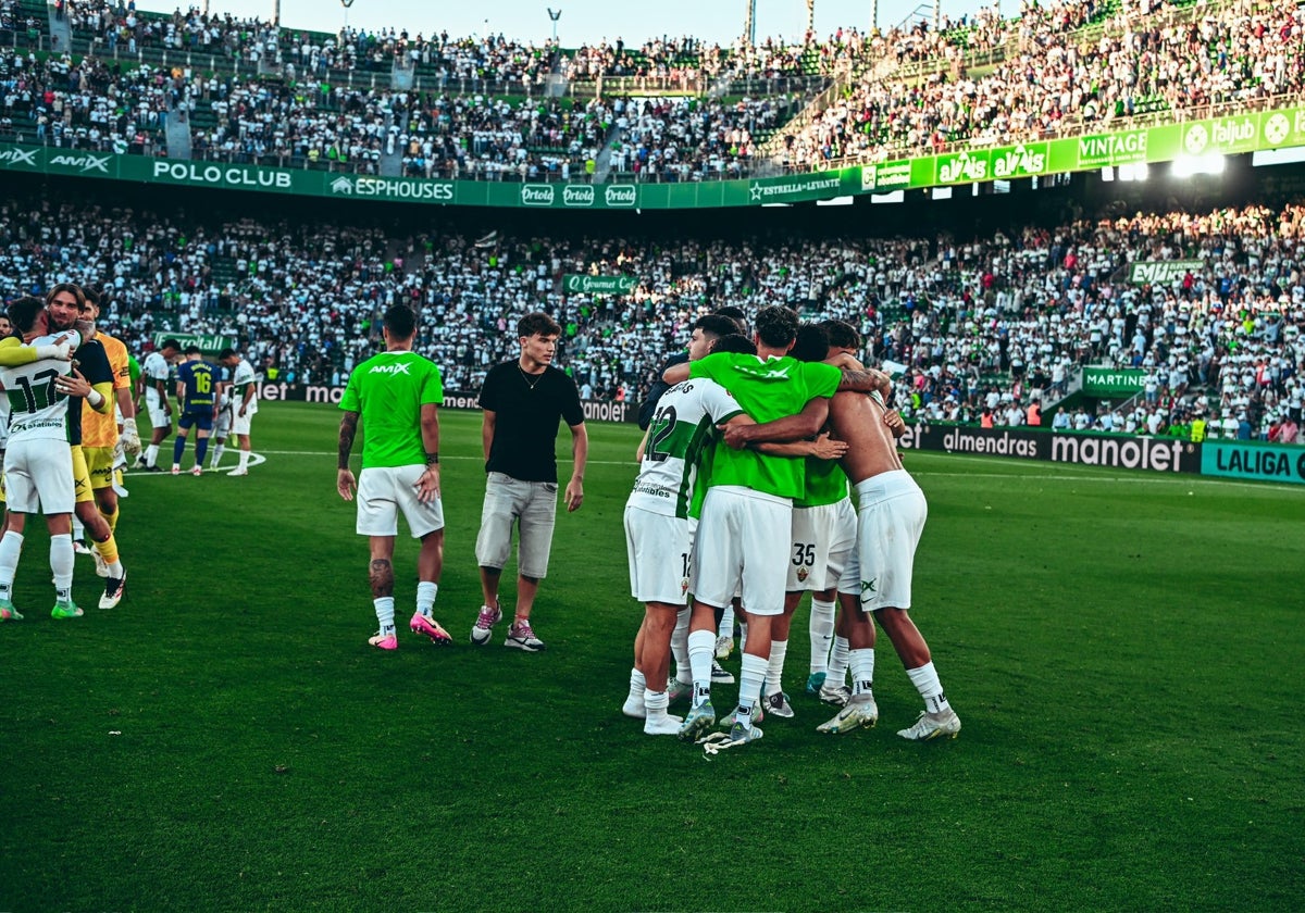 Celebration of Elche's victory against Málaga.