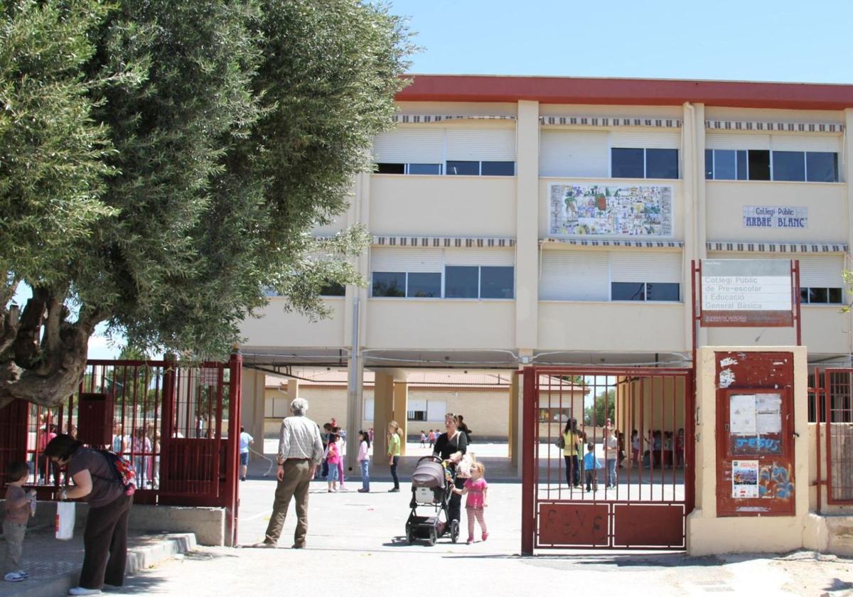 Arbre Blanc Primary and Nursery School.