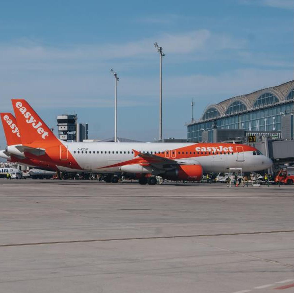 Imagen principal - Mid-air scare: flight between Alicante and Manchester diverted due to medical emergency