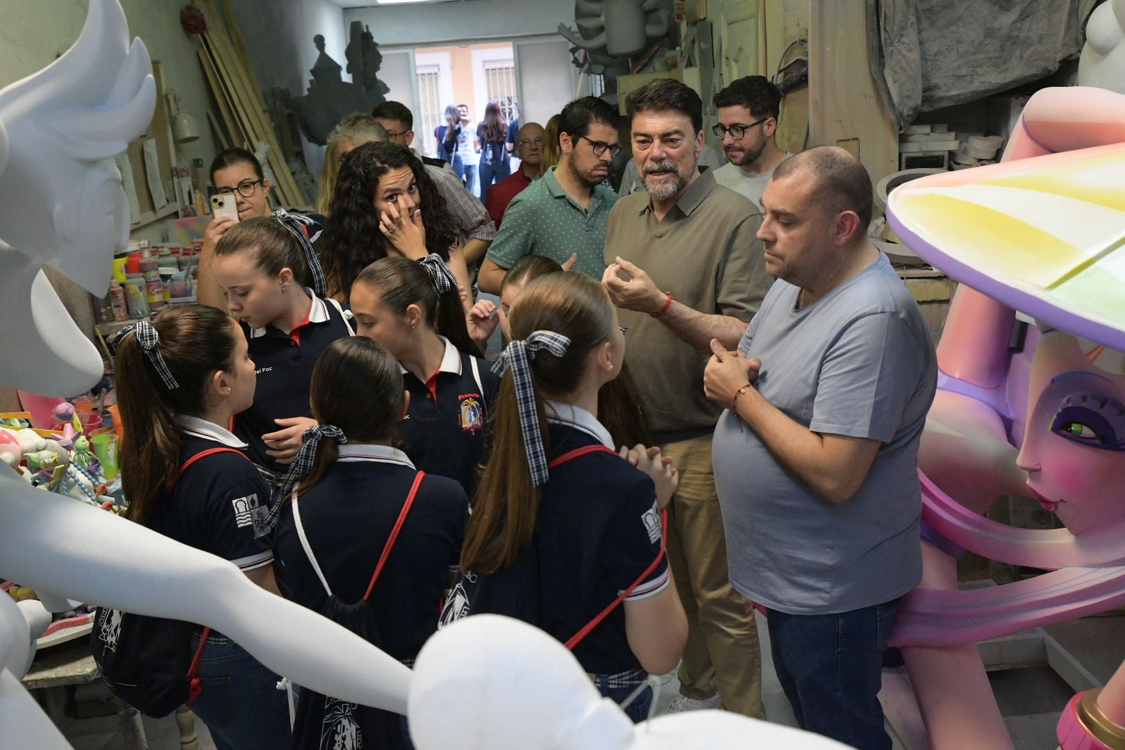 Una oda al agua en la hoguera oficial infantil de Alicante