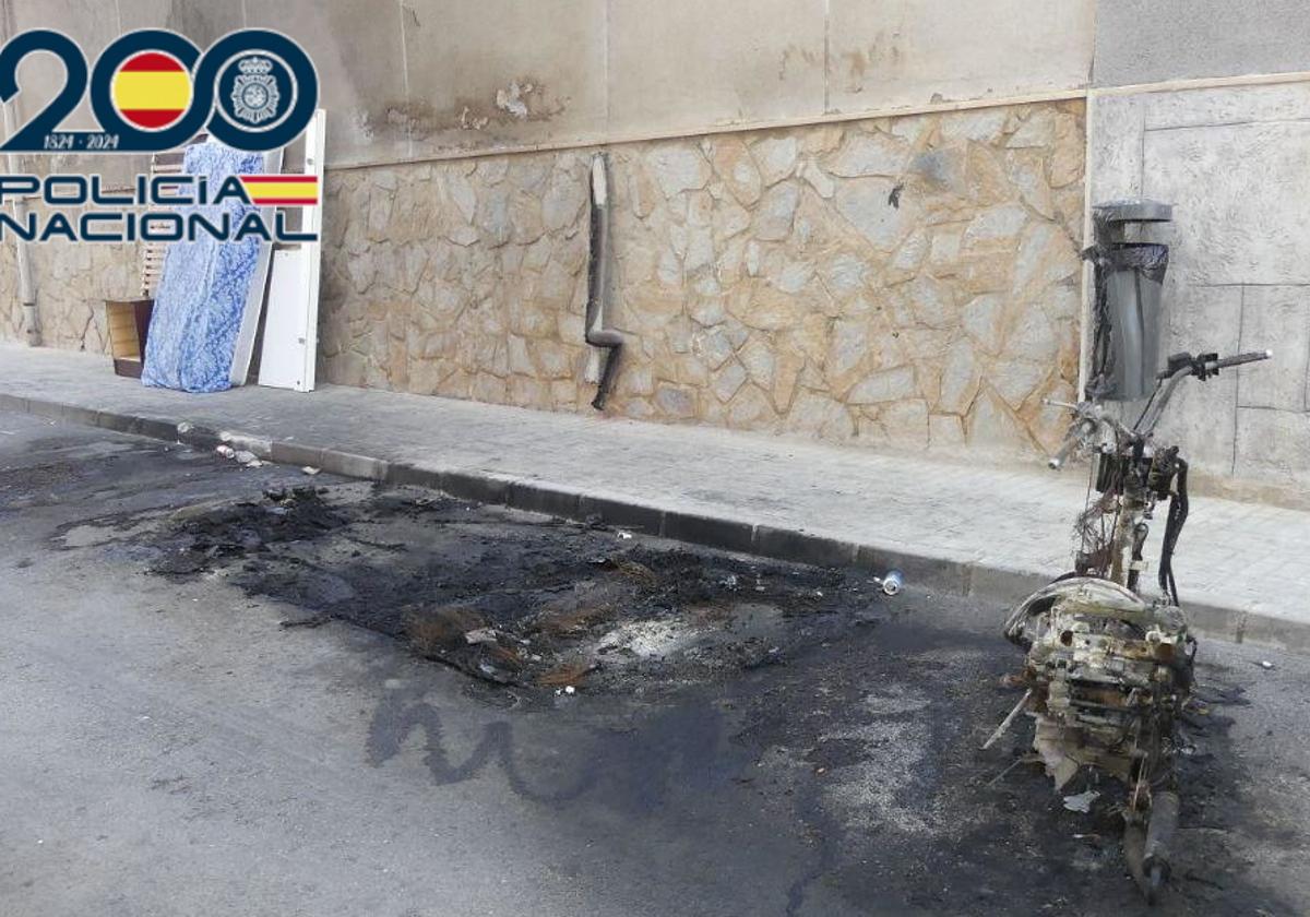 La venganza de una mujer en Elda tras una ruptura sentimental: prende fuego a la moto de su pareja y pone en riesgo a los vecinos