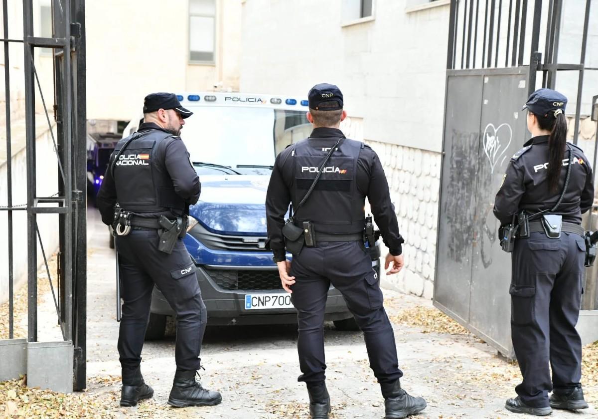 A National Police van leaves the Alicante courts.