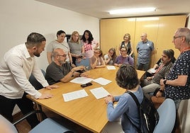 Reunión de las monitoras ocupacionales y los grupos municipales.