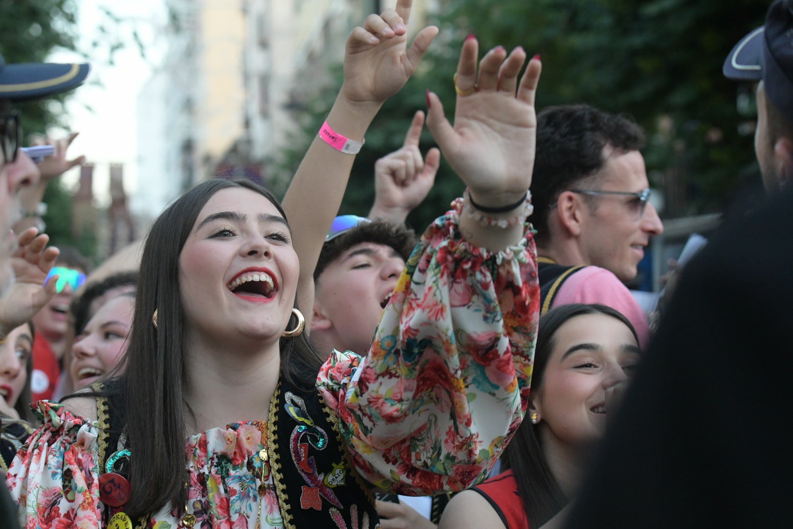 Elda vibra al unísono: la ciudad canta el himno Idella en un emotivo arranque de los Moros y Cristianos