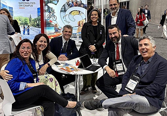 Delegación del Patronato de Turismo y la UA, en la feria de San Diego.