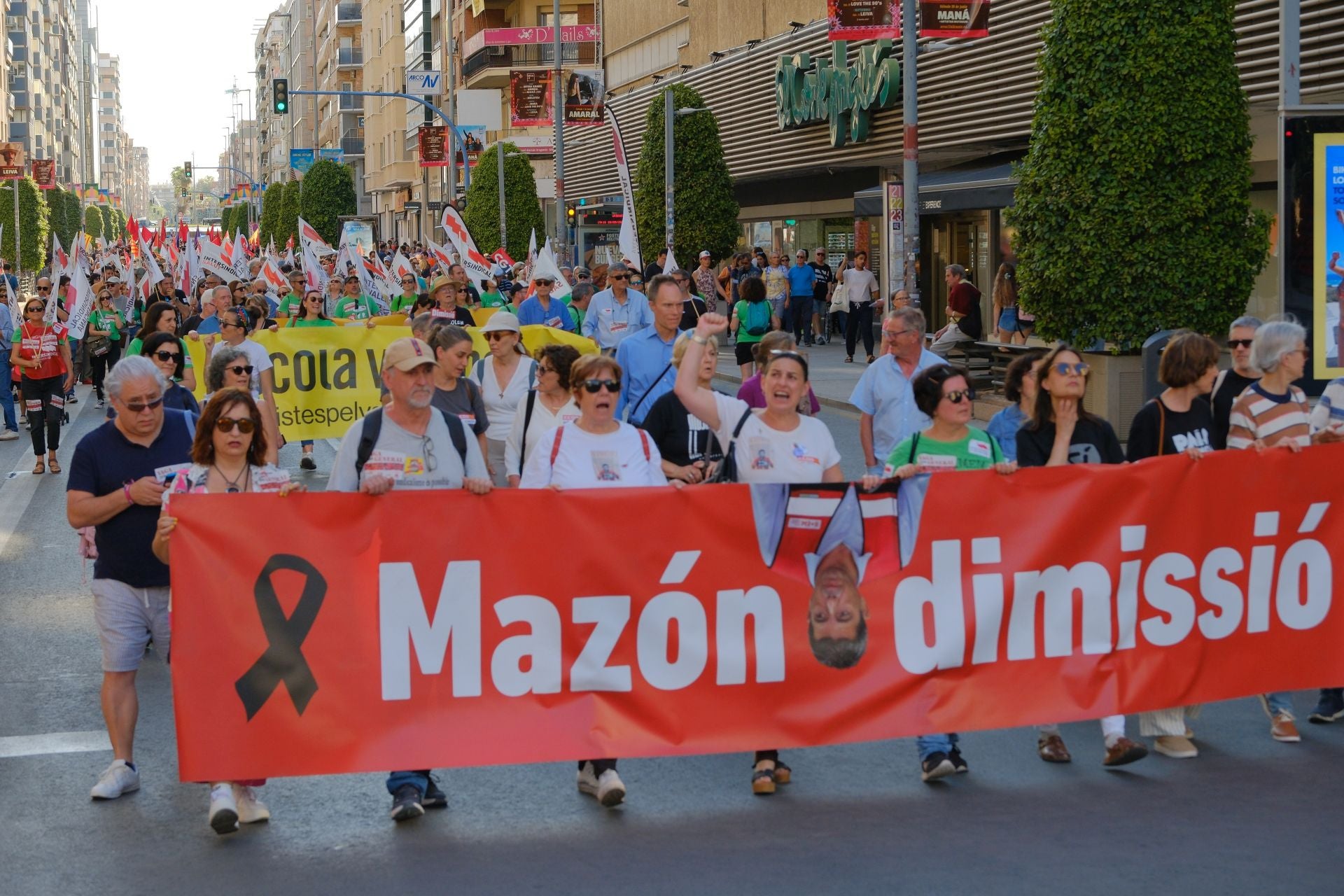 Las imágenes de la manifestación contra Mazón en Alicante