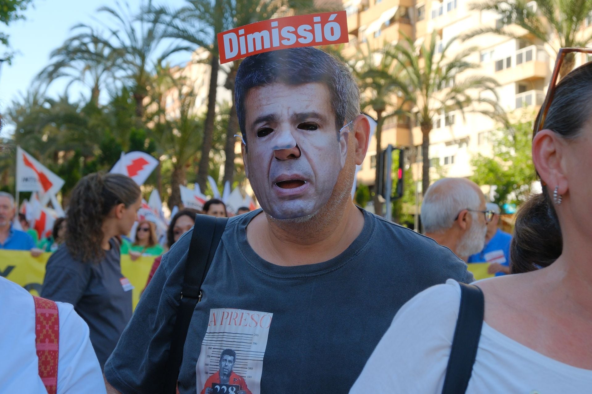 Las imágenes de la manifestación contra Mazón en Alicante