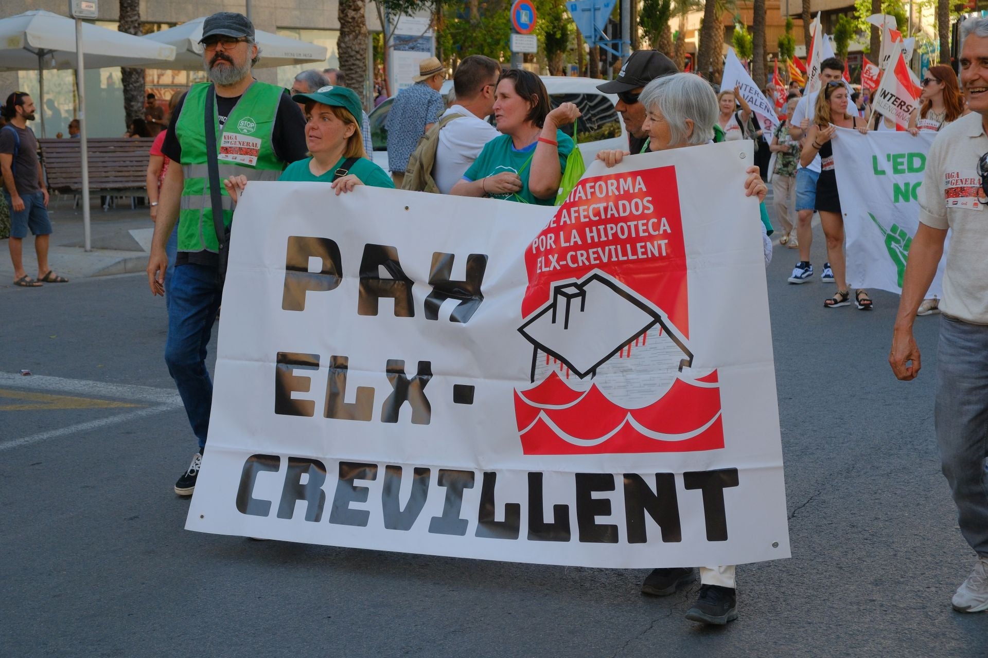 Las imágenes de la manifestación contra Mazón en Alicante