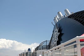 Buque de MSC en el puerto de Alicante.