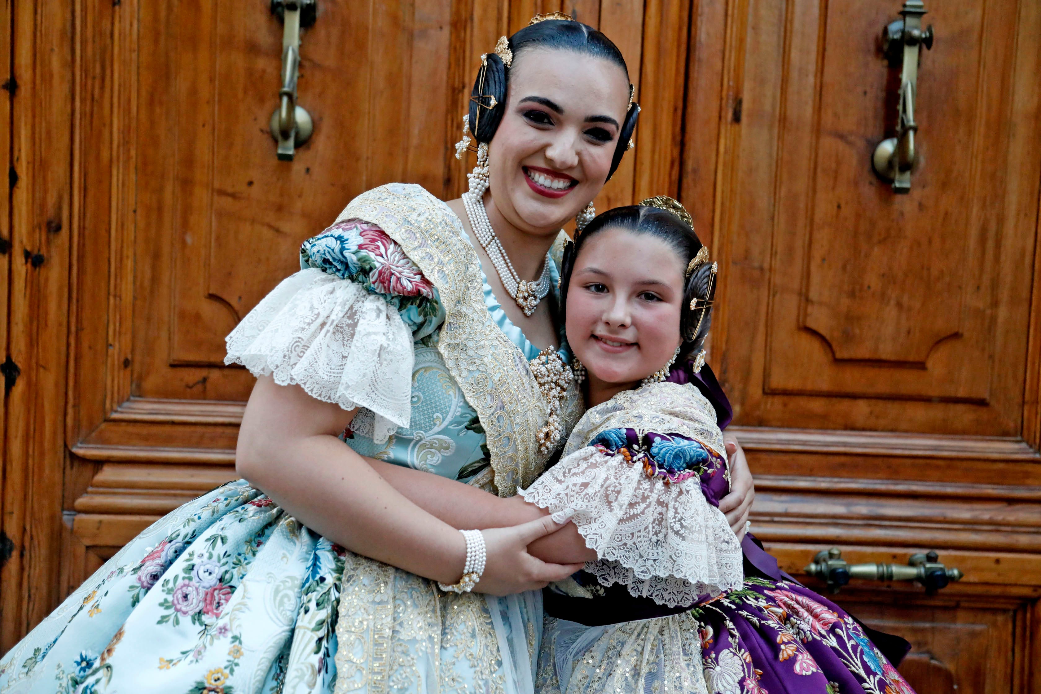 Paula Argudo and Elia Lull, after the mayor's call.