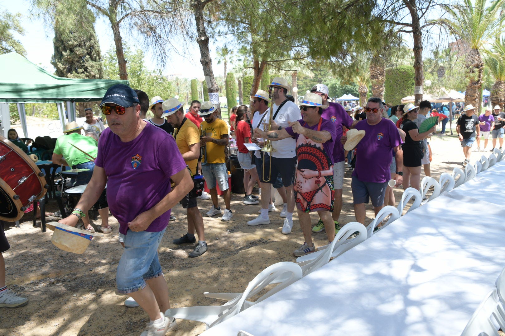 Las hogueras y barracas de Alicante celebran las paellas en Lo Morant