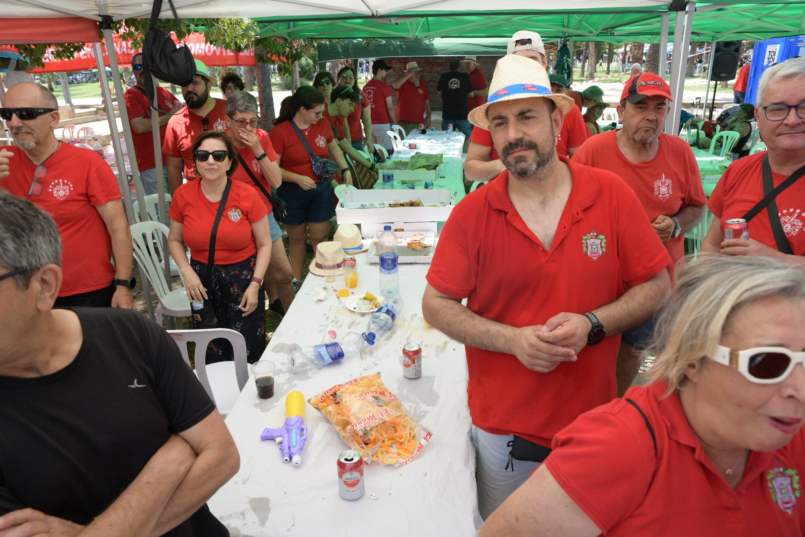 Las hogueras y barracas de Alicante celebran las paellas en Lo Morant