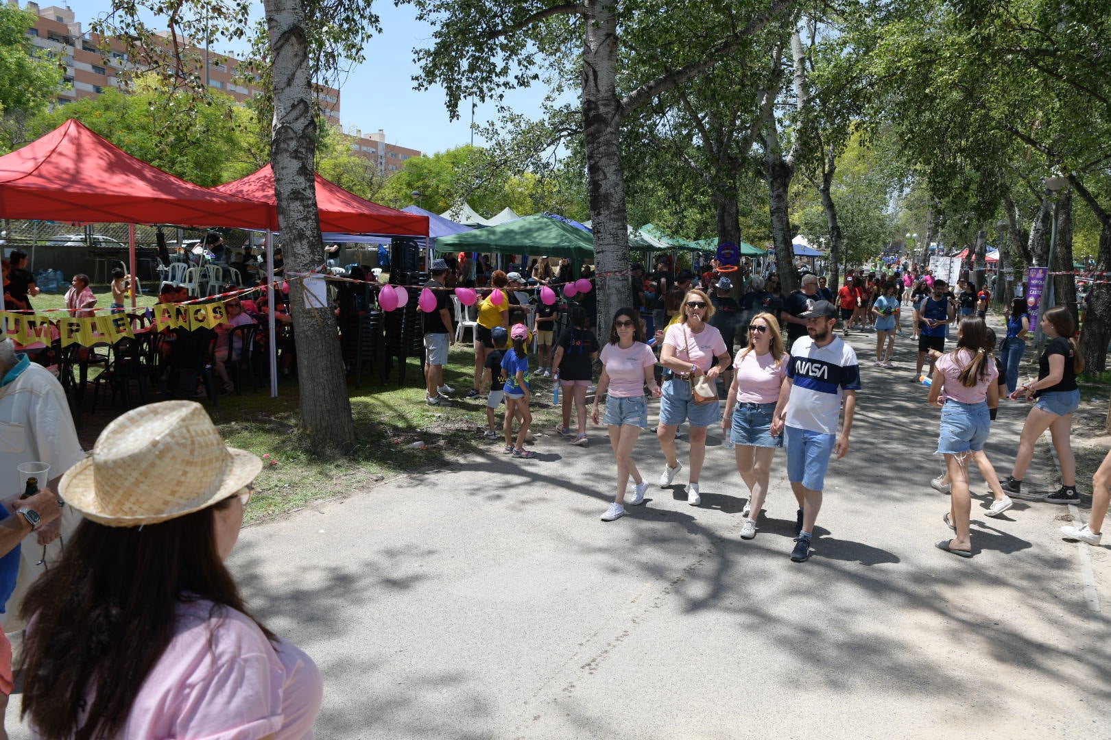 Las hogueras y barracas de Alicante celebran las paellas en Lo Morant