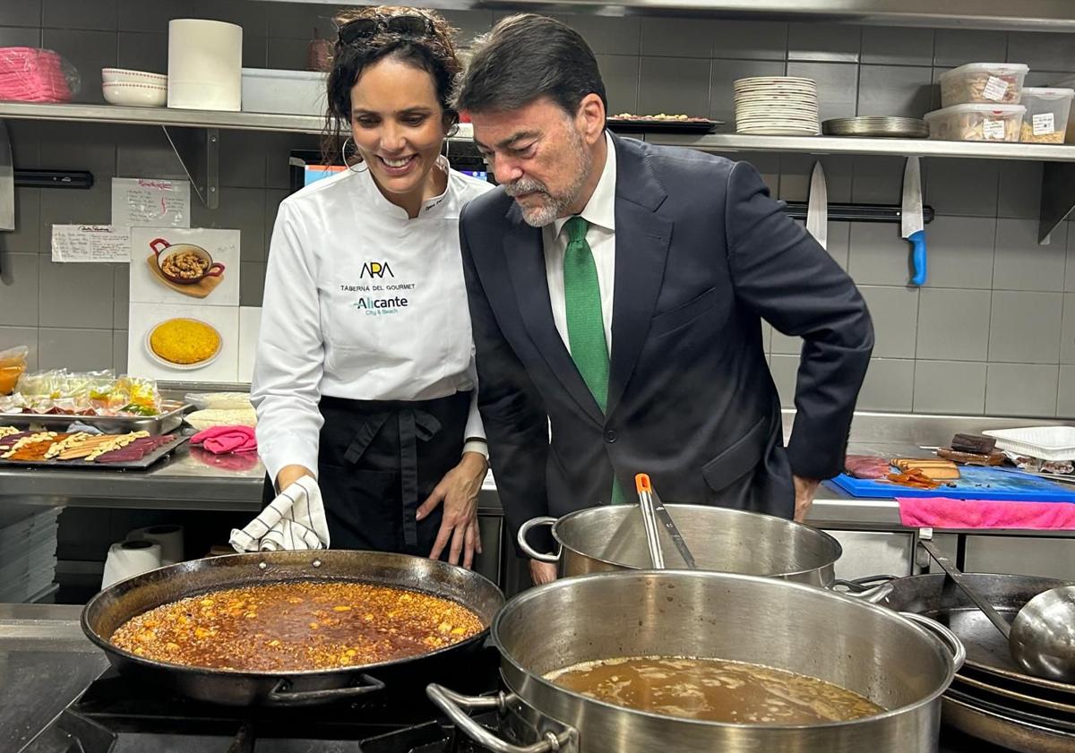 Imagen principal - Goal at Santiago Bernabéu: Real Madrid signs Alicante's rice dishes