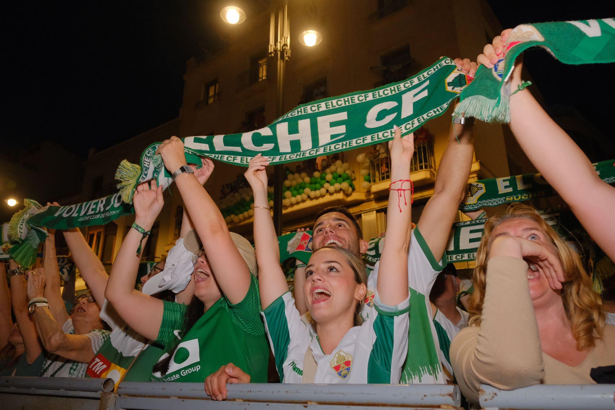 El Elche CF y su afición celebran un histórico ascenso