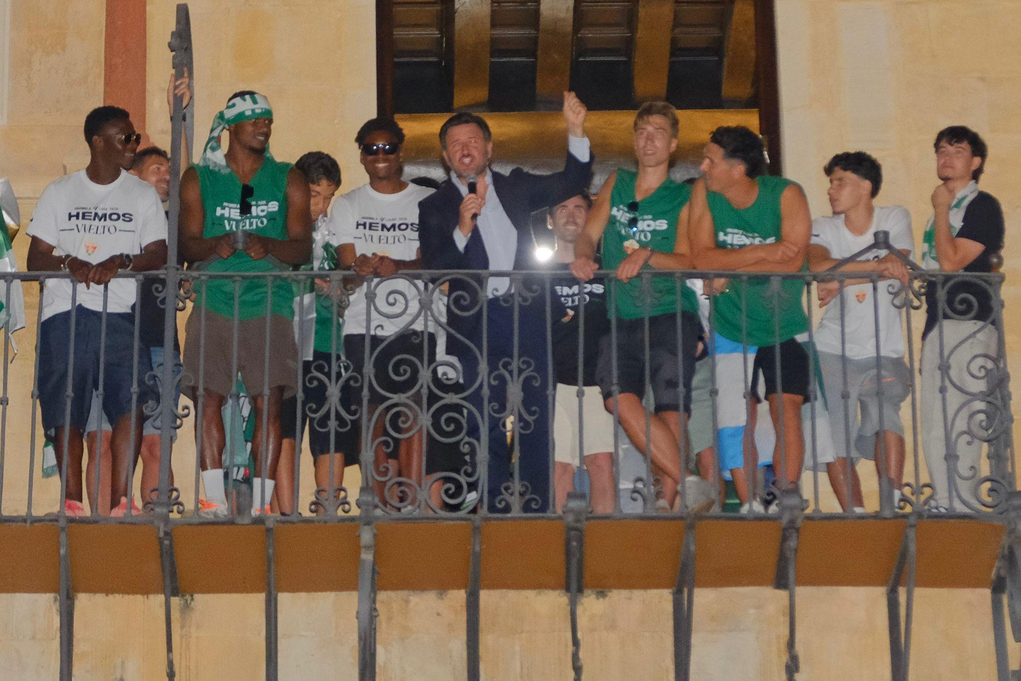 El Elche CF y su afición celebran un histórico ascenso