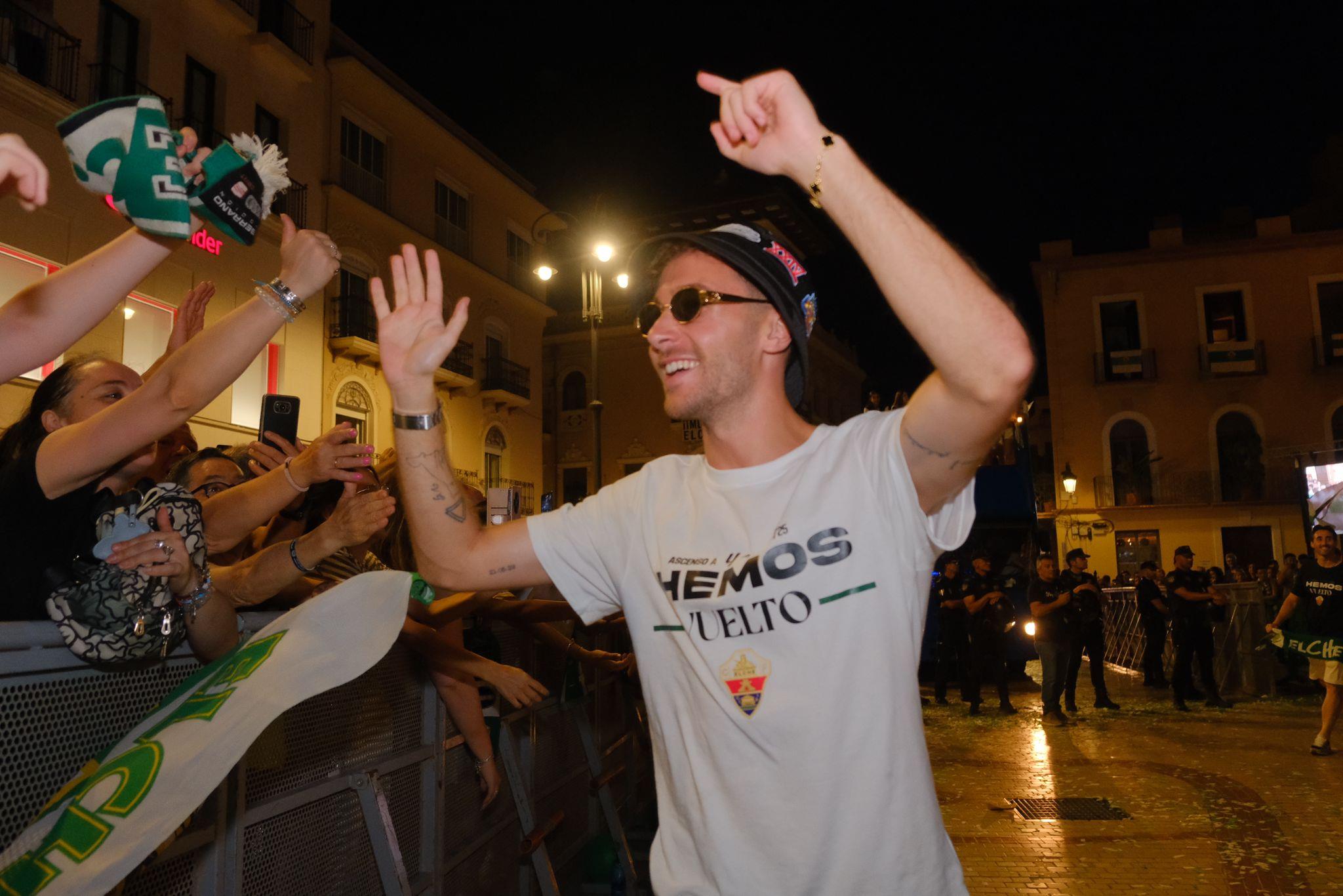 El Elche CF y su afición celebran un histórico ascenso