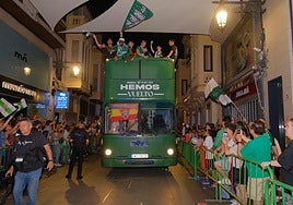 El Elche CF y su afición celebran un histórico ascenso