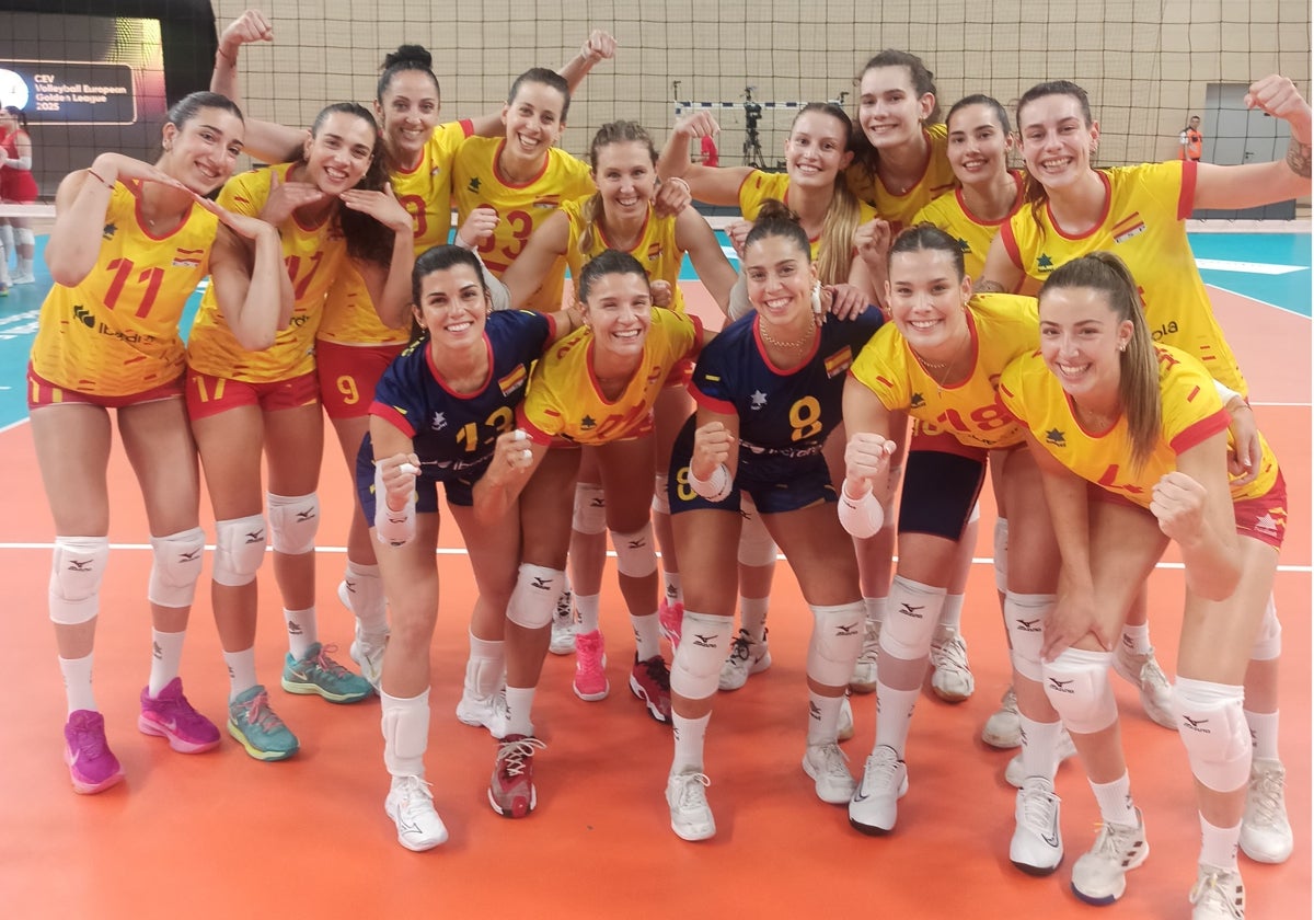 Las Leonas del Vóley celebran la victoria ante Montenegro de la semana pasada.