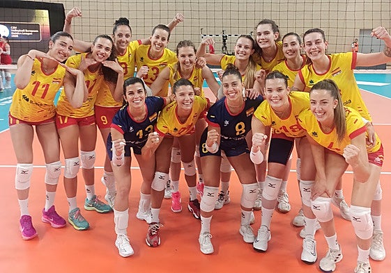 Las Leonas del Vóley celebran la victoria ante Montenegro de la semana pasada.