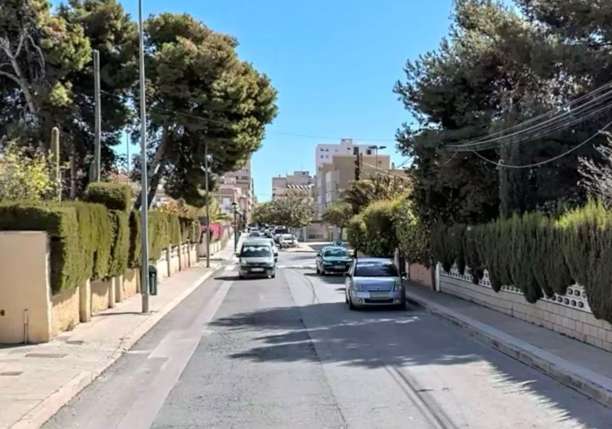 One of the streets affected by the power outages in Alicante.