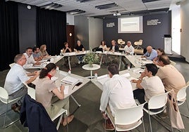 Imagen de la reunión celebrada en el Colegios de Arquitectos de Alicante.