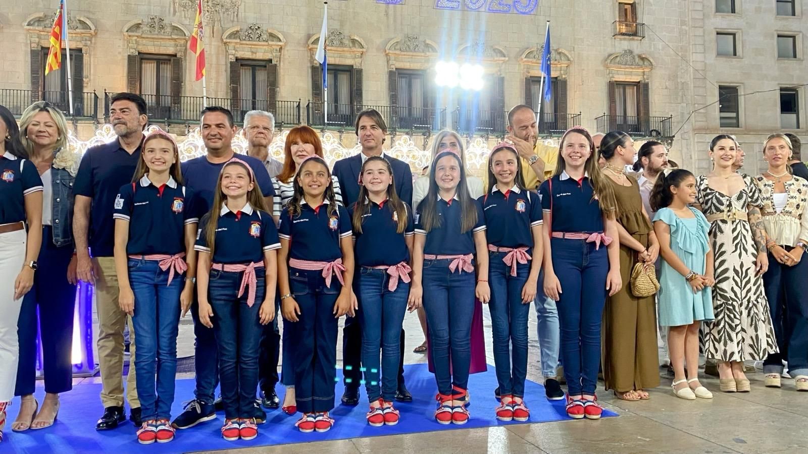Alicante ya brilla &#039;a la llum de les Fogueres&#039;