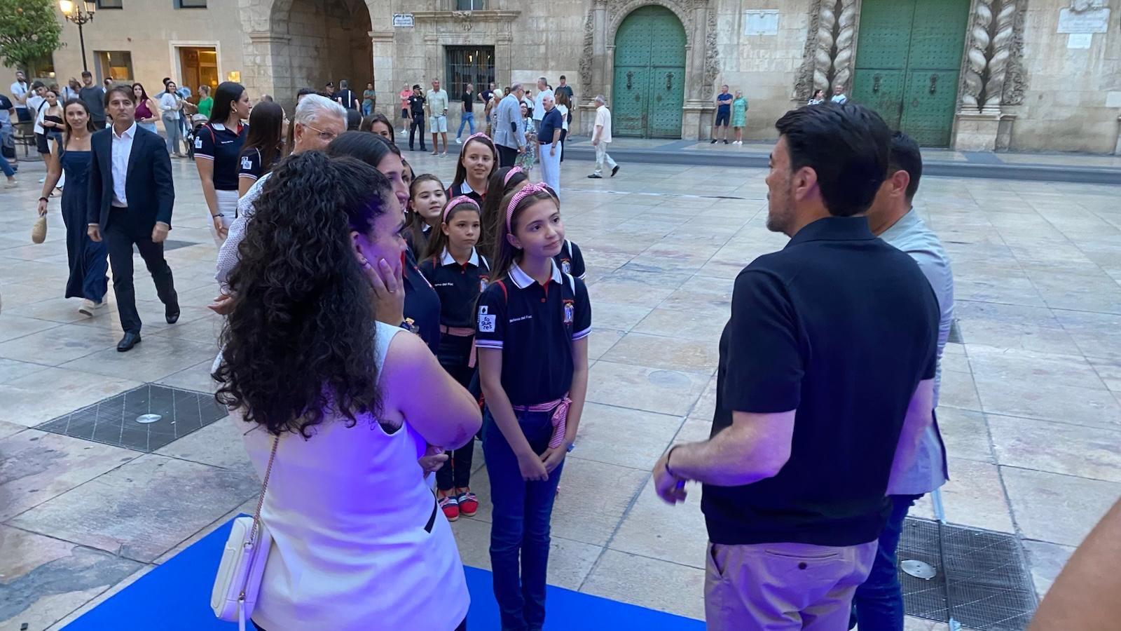 Alicante ya brilla &#039;a la llum de les Fogueres&#039;