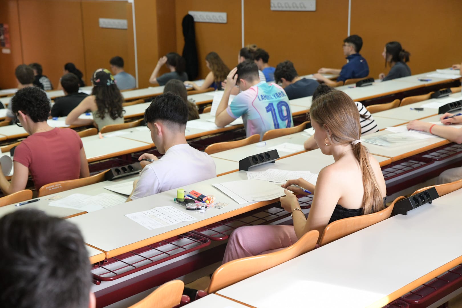 Candidates taking the university entrance exams at the University of Alicante campus.