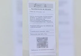 Imagen de la papeleta que se coloca en los coches.