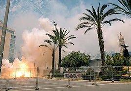 una mascletà en la plaza de los Luceros en las Hogueras 2024.