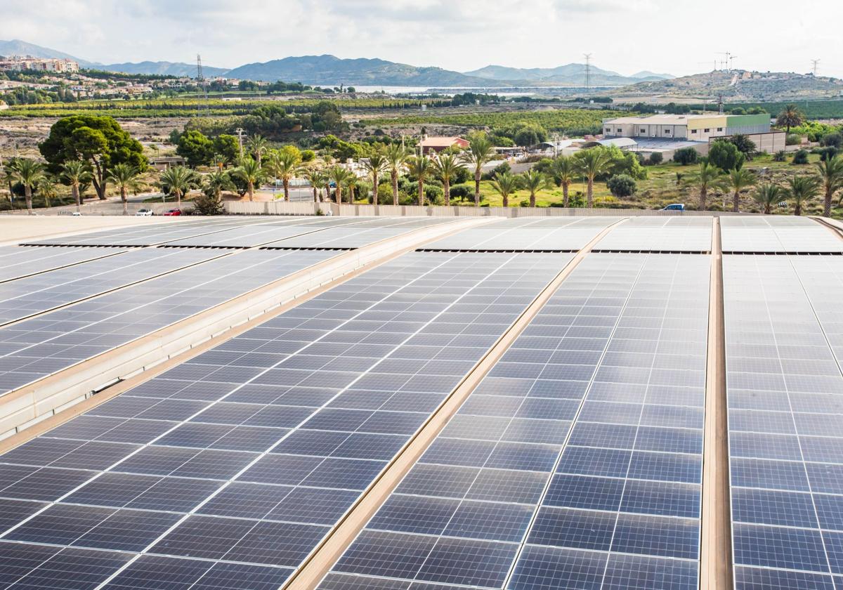 El fondo italiano FIEE se hace con el 100% de la alicantina Cubierta Solar