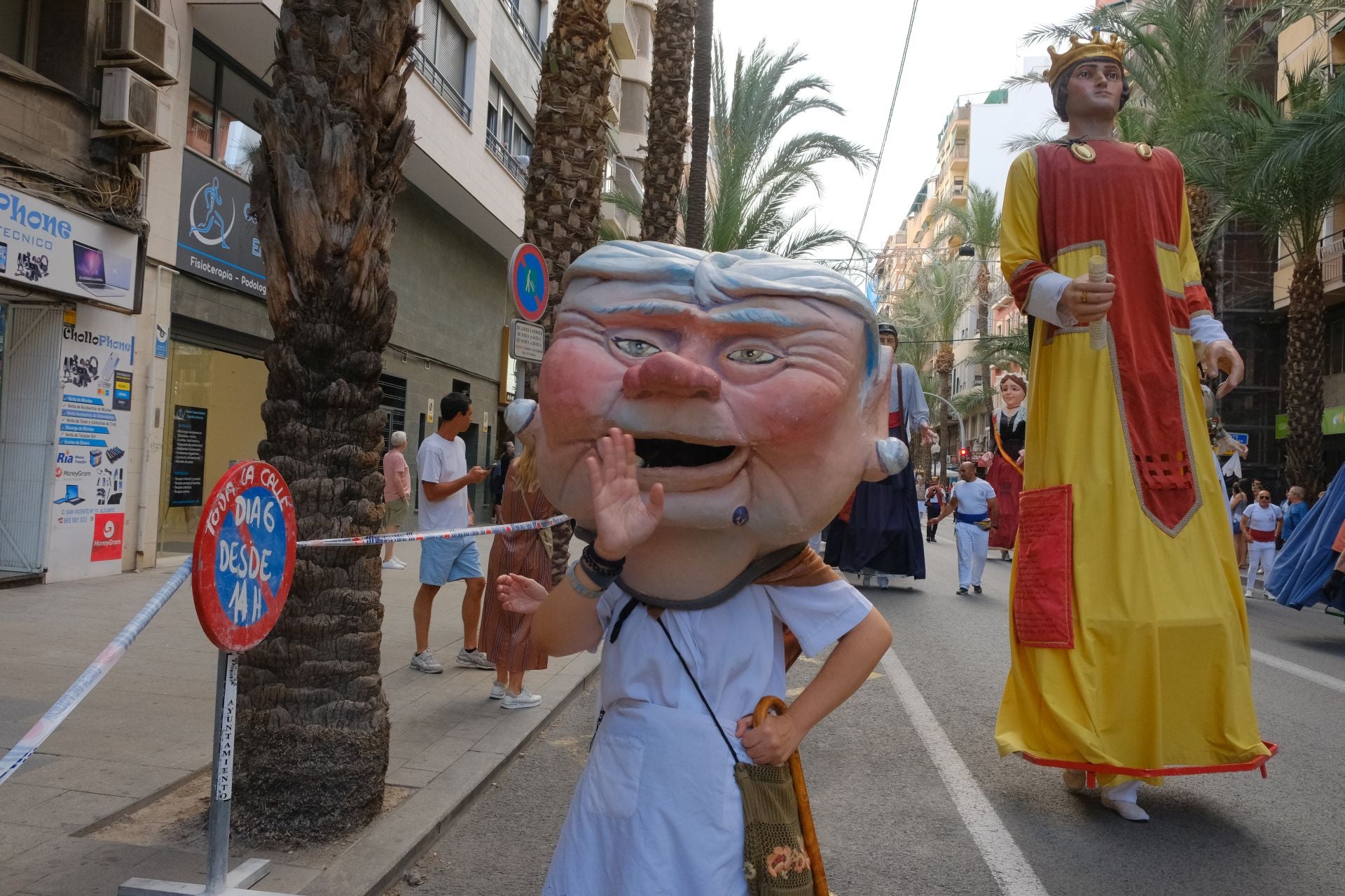 Así ha sido el Desfile del Pregón de las Hogueras de Alicante 2025