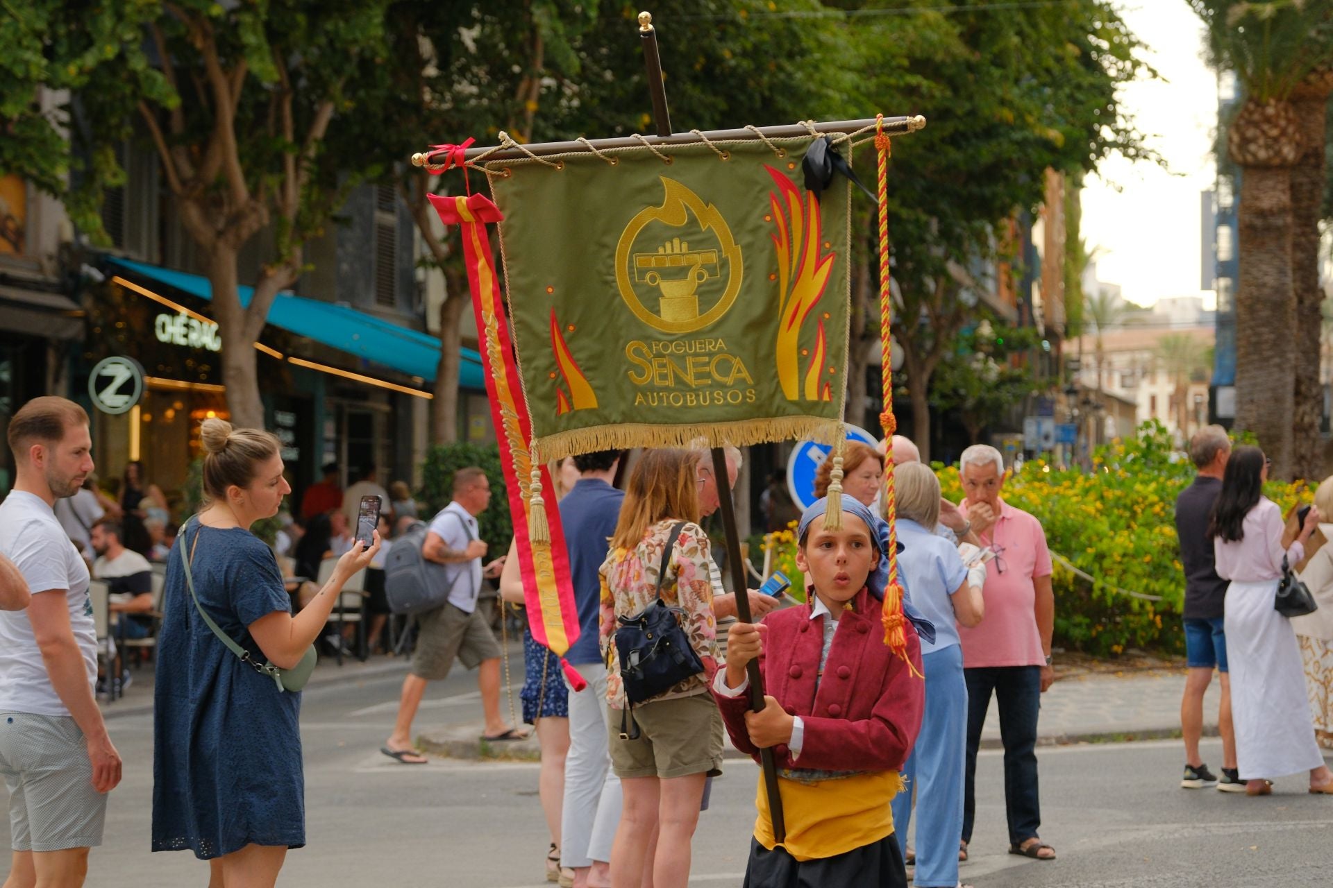 Así ha sido el Desfile del Pregón de las Hogueras de Alicante 2025