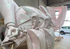 Ninots y cuerpo central de 'Vanity', hoguera de Baver-Els Antigons.