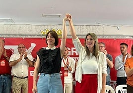 La secretaria general del PSPV, Diana Morant, y la nueva secretaria comarcal de L'Alacantí, Esther Donate.