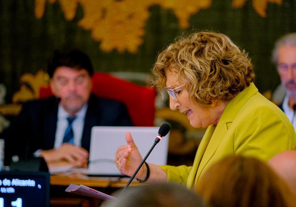 Mayor Luis Barcala looks at PSOE spokesperson Ana Barceló during a council meeting.