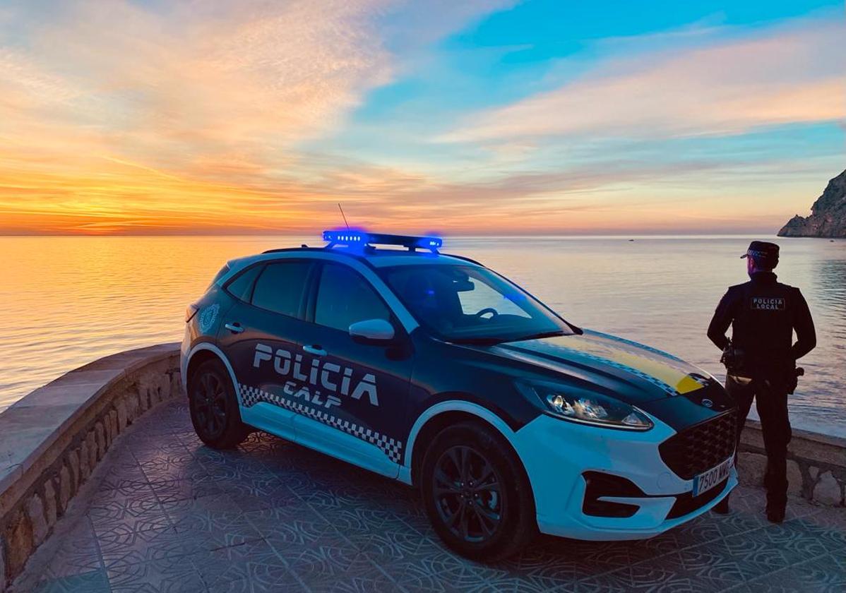 A patrol of the Local Police of Calp.