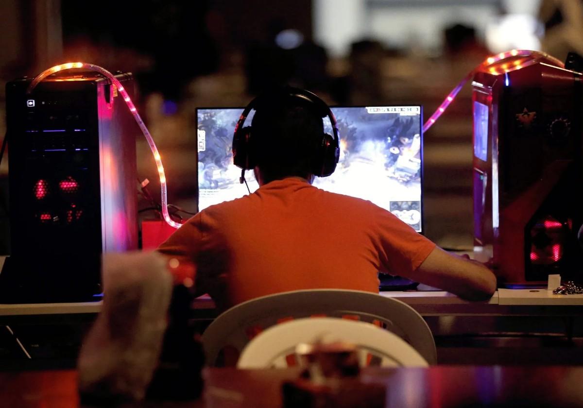 A young person plays an online video game.