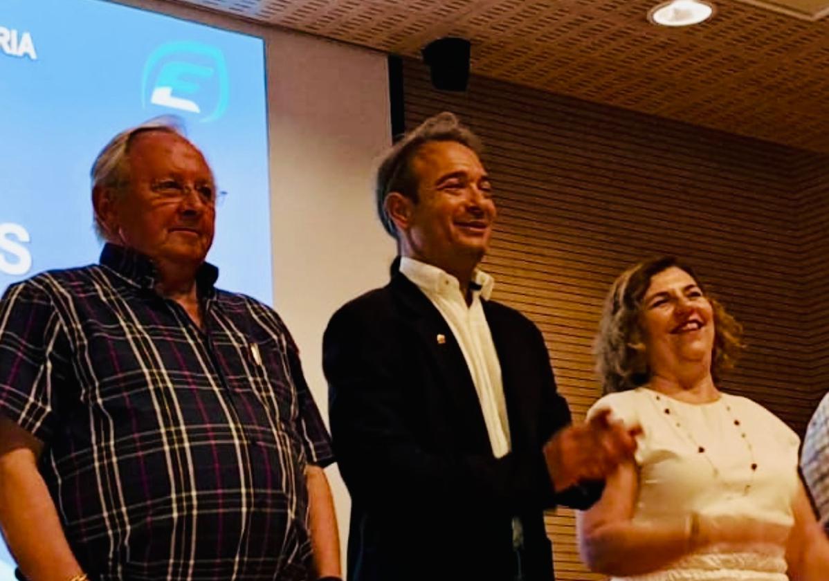 Sergio Sánchez durante su nombramiento como presidente de la Asociación de Estanqueros de Alicante.