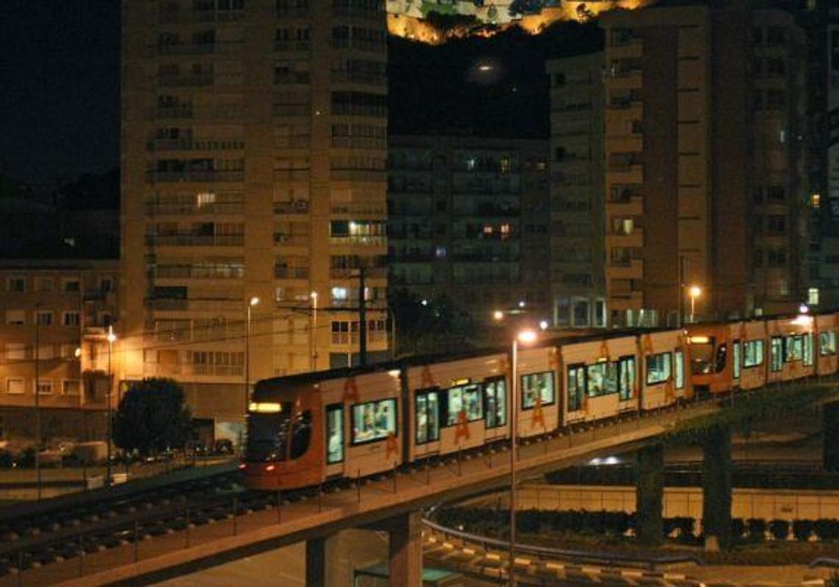 A double tram in night service.
